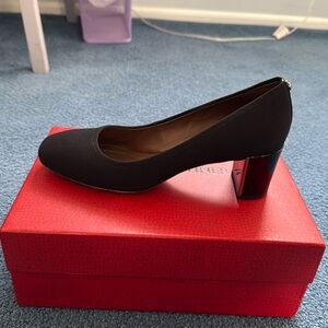 Good condition Donald Pliner Corin black pumps size 7.5